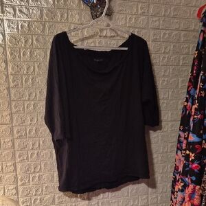 american eagle xl tops 1 gray 1 black  worn still great shape